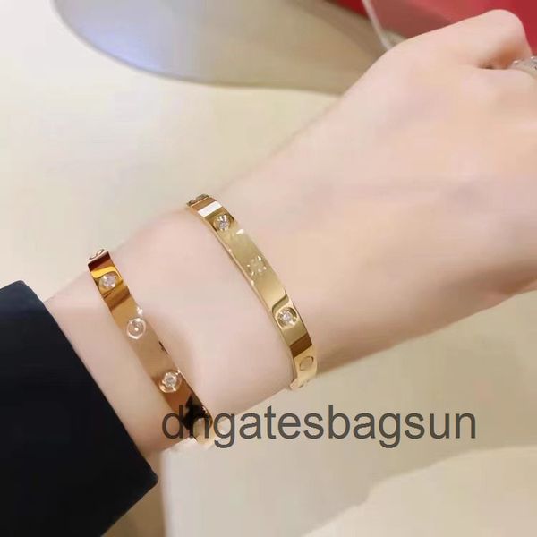 kajia bracelet eternal ring men's and women's buckle fashion high-end jewelry copper plated, Black
kajia bracelet eternal ring men's and women's buckle fashion high-end jewelry copper plated, Black