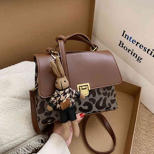 handbags bags meimu autumn and winter color contrast women's 2021 fashion portable messenger texture single shoulder armpit, Black;red
handbags bags meimu autumn and winter color contrast women's 2021 fashion portable messenger texture single shoulder armpit, Black;red