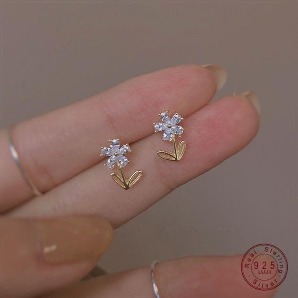 stud 925 sterling silver korean simple crystal flower plating 14k gold earrings women fashion classic wedding gift jewelry, Golden;silver
stud 925 sterling silver korean simple crystal flower plating 14k gold earrings women fashion classic wedding gift jewelry, Golden;silver
