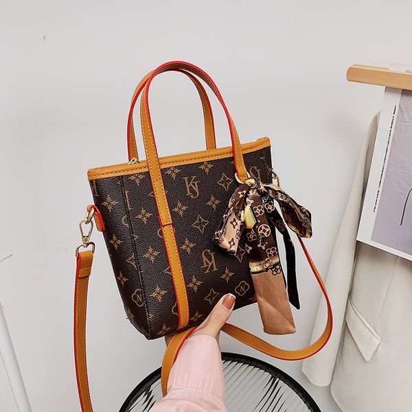 factory direct sale 75% off women's 2021 new simple printed hand-held single shoulder messenger foreign style small bucket bags
factory direct sale 75% off women's 2021 new simple printed hand-held single shoulder messenger foreign style small bucket bags
