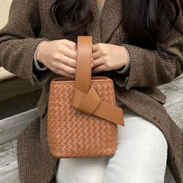 evening bags fashion design women's solid color woven lace-up portable bucket bag shoulder messenger
evening bags fashion design women's solid color woven lace-up portable bucket bag shoulder messenger