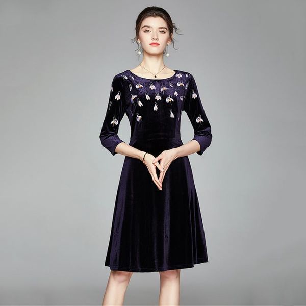 vintage velvet dress women 3/4 sleeve floral embroidery midi-calf casual office dresses spring fall 2021, Black;gray
vintage velvet dress women 3/4 sleeve floral embroidery midi-calf casual office dresses spring fall 2021, Black;gray