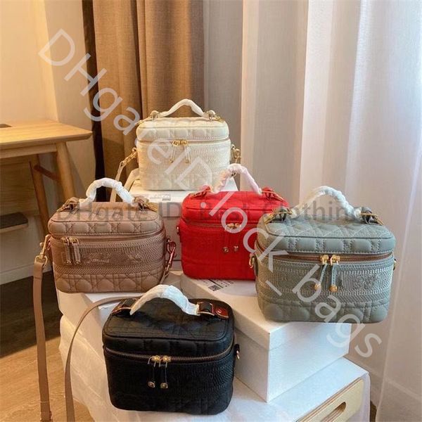 2021 d travel vanity bags ladies handbags many colors classic elegance sheep leather rattan plaid women fashion shining cross body bag
2021 d travel vanity bags ladies handbags many colors classic elegance sheep leather rattan plaid women fashion shining cross body bag