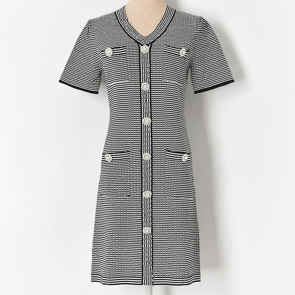 dresses knitting female v neck short sleeve single breasted slim straight striped dress women 2021 summer new korean clothes, Black;gray
dresses knitting female v neck short sleeve single breasted slim straight striped dress women 2021 summer new korean clothes, Black;gray