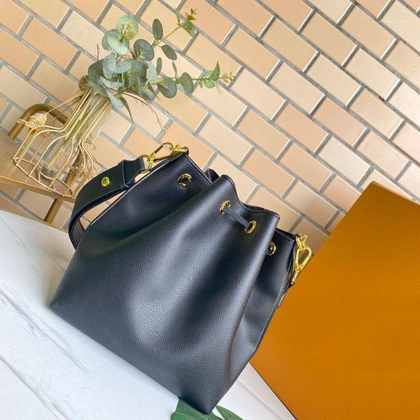 evening bags large women's bag capacity shoulder leather ladies wild sac a main femme1
evening bags large women's bag capacity shoulder leather ladies wild sac a main femme1