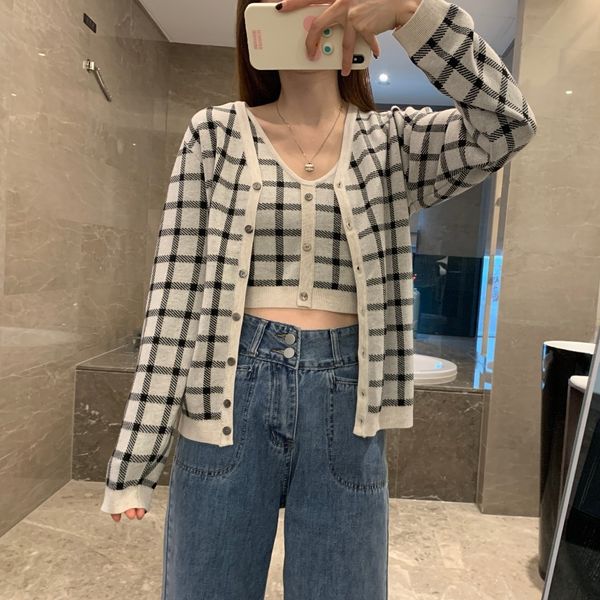 small square 5176 vest + plaid cardigan british wool sweater two-piece set, White
small square 5176 vest + plaid cardigan british wool sweater two-piece set, White