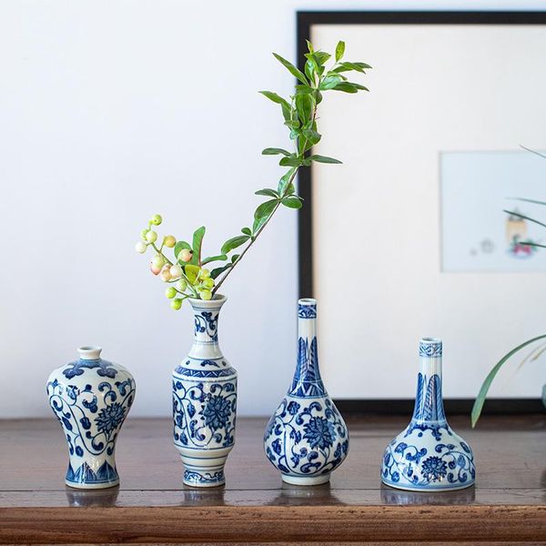 vases jingdezhen chinese blue and white japanese zen ceramic tablevase flower hand-painted decorative ornament gift 
vases jingdezhen chinese blue and white japanese zen ceramic tablevase flower hand-painted decorative ornament gift