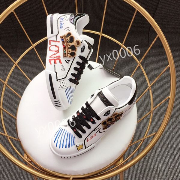 2021 r italy screener casual shoes leather black beige red green pink suede butter dirty shoe fashion printing dust bag men women hc190704, Red;white
2021 r italy screener casual shoes leather black beige red green pink suede butter dirty shoe fashion printing dust bag men women hc190704, Red;white