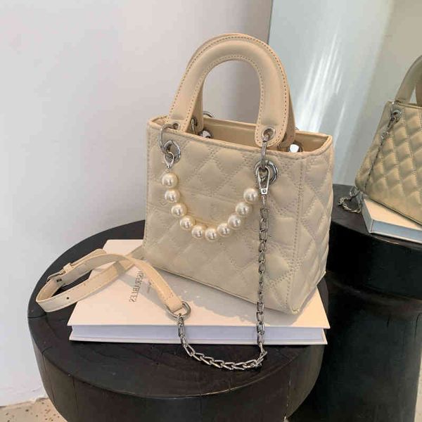 net new 2020 bag women's red same princess's fashion foreign style portable small square texture messenger
net new 2020 bag women's red same princess's fashion foreign style portable small square texture messenger