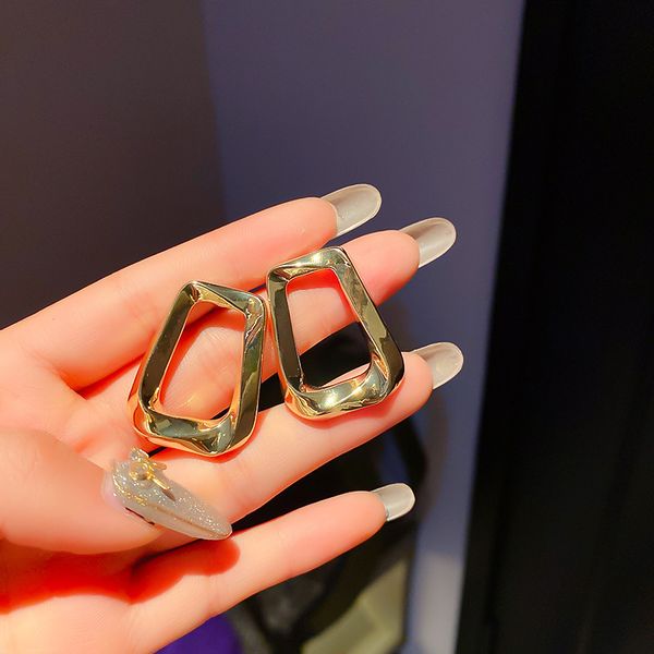925 silver needle irregular geometric earrings dongdamen net red simple fashion temperament metal earrings female
925 silver needle irregular geometric earrings dongdamen net red simple fashion temperament metal earrings female
