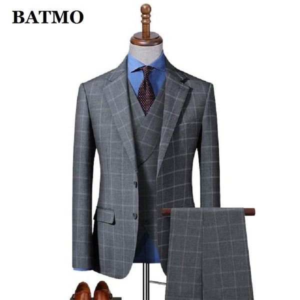 arrival high qulaity grey plaid suits men,casual two splits ,622 men's & blazers, White;black
arrival high qulaity grey plaid suits men,casual two splits ,622 men's & blazers, White;black
