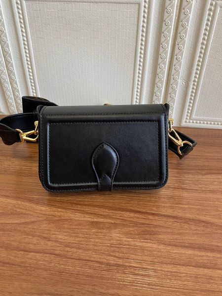 classic high-quality luxury designer bag wallet handbags officier handbag fashion lady designers crossbodys shoulder bags wallets ship
classic high-quality luxury designer bag wallet handbags officier handbag fashion lady designers crossbodys shoulder bags wallets ship