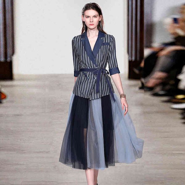 autumn spring casual women's suits office striped sashes jacket blazer female long mesh pleated skirt two-piece suit 210416, White
autumn spring casual women's suits office striped sashes jacket blazer female long mesh pleated skirt two-piece suit 210416, White