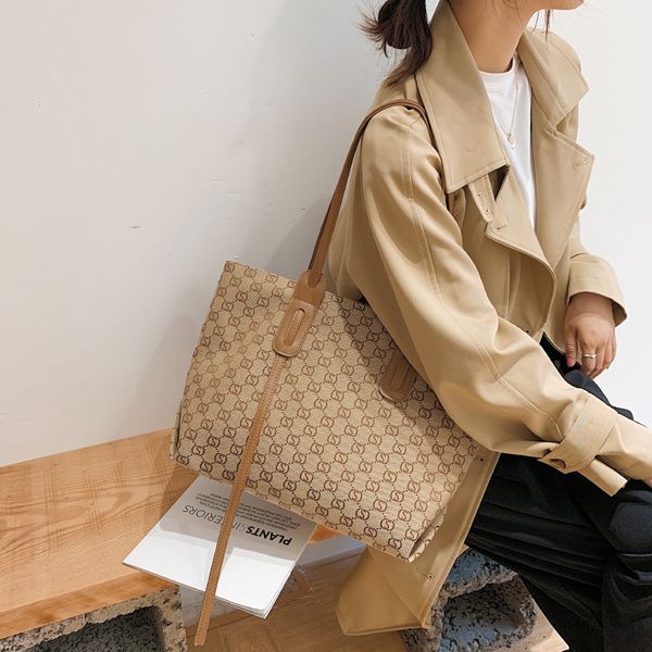 large capacity tote women's bag s2021 spring summer letter printing single shoulder leather purse hand outlets
large capacity tote women's bag s2021 spring summer letter printing single shoulder leather purse hand outlets