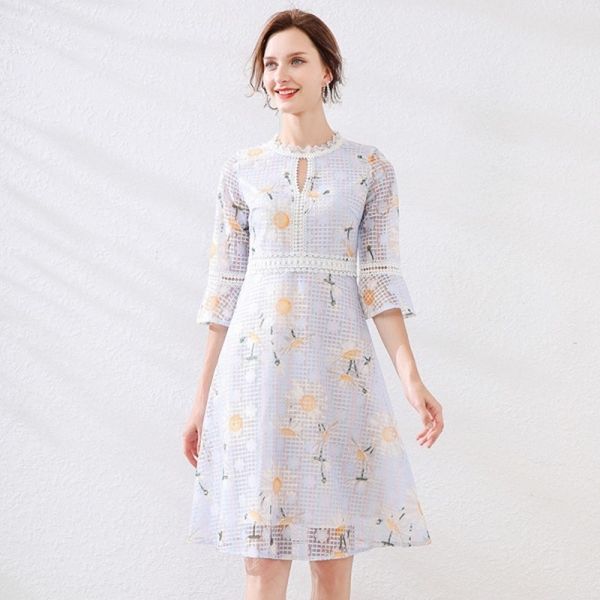 elegant lace sunflower print dress women hollow out floral flare sleeve lace dress high waist office lady casual summer dress 210514, Black;gray
elegant lace sunflower print dress women hollow out floral flare sleeve lace dress high waist office lady casual summer dress 210514, Black;gray