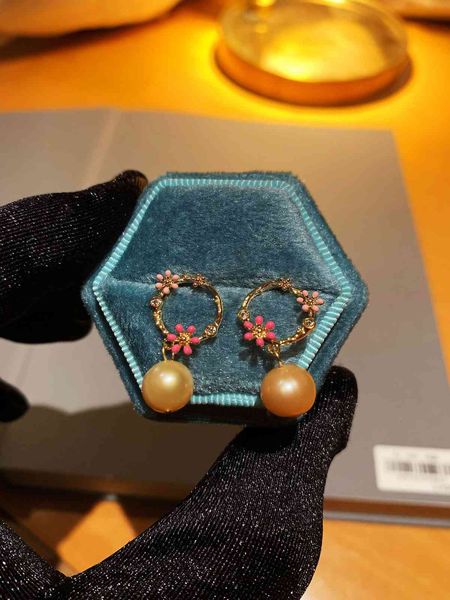 stud earrings d family caibao yellow pearl with s925 silver ear nails, Golden;silver
stud earrings d family caibao yellow pearl with s925 silver ear nails, Golden;silver