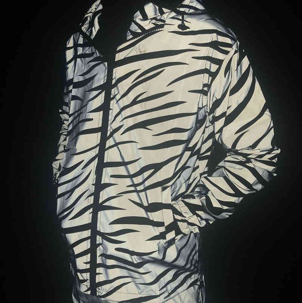 2019 men hip hop zebra leopard night shining reflective hooded windbreaker et streetwear harajuku waterproof hoodie coats, Black
2019 men hip hop zebra leopard night shining reflective hooded windbreaker et streetwear harajuku waterproof hoodie coats, Black