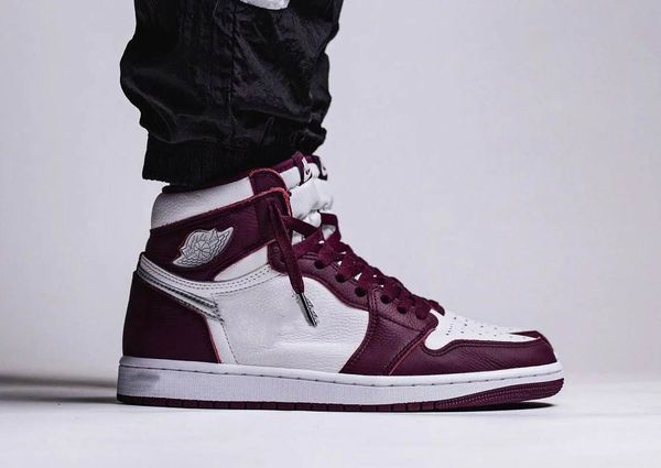 shoes bordeaux mens basketball jumpman 1 high og white metallic silver red trainer sports stylist sneakers
shoes bordeaux mens basketball jumpman 1 high og white metallic silver red trainer sports stylist sneakers