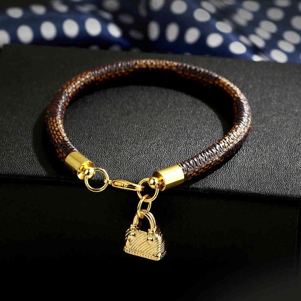 qinuo 2021 new fashion trendsetter stripe bracelet mini bag pendant electroplating real gold bracelet, Golden;silver
qinuo 2021 new fashion trendsetter stripe bracelet mini bag pendant electroplating real gold bracelet, Golden;silver