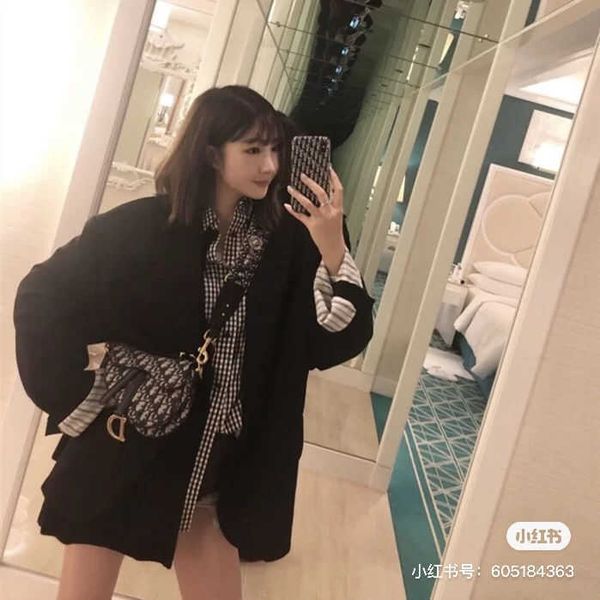 antique embroidered saddle bag crossbody bag ysj
antique embroidered saddle bag crossbody bag ysj