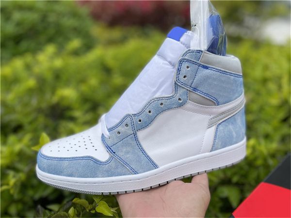 authentic 1 high og hyper outdoor shoes men women light smoke grey white royal blue trainers sneakers with original box
authentic 1 high og hyper outdoor shoes men women light smoke grey white royal blue trainers sneakers with original box