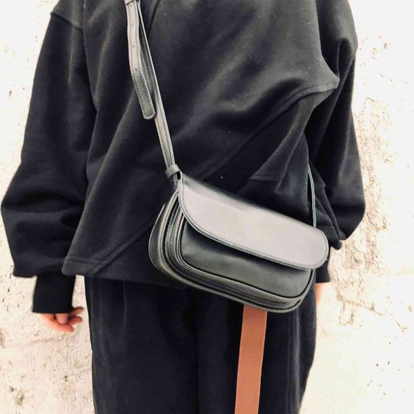 handmade leather single shoulder bag with cow leather head
handmade leather single shoulder bag with cow leather head