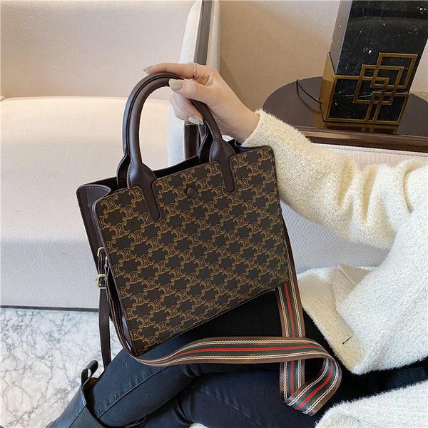 new high-capacity tote bag fashion simple and versatile portable messenger women's net red shoulder bag
new high-capacity tote bag fashion simple and versatile portable messenger women's net red shoulder bag