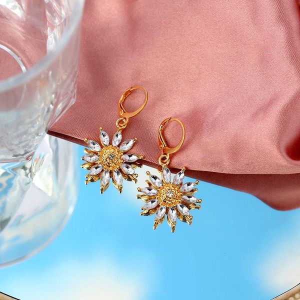dangle & chandelier 2021 fashion elegant sunflower crystal petal drop earrings for women girls gold color metal pendant brincos party jewelr, Silver
dangle & chandelier 2021 fashion elegant sunflower crystal petal drop earrings for women girls gold color metal pendant brincos party jewelr, Silver