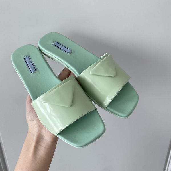 2021 p brand fashion designer sport slipper revival flat mules shoes 2021ss men women slides triangle sandals green black pink white summer
2021 p brand fashion designer sport slipper revival flat mules shoes 2021ss men women slides triangle sandals green black pink white summer