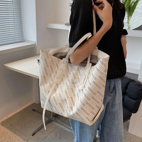 evening bags tote bag designer shoulder female handbag underarm women letter print all-match fashion 2021 trend pu leather zipper
evening bags tote bag designer shoulder female handbag underarm women letter print all-match fashion 2021 trend pu leather zipper