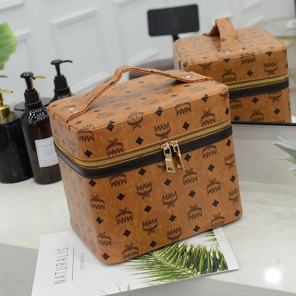 2021 trend fashion portable wash storage box type pu make-up bag
2021 trend fashion portable wash storage box type pu make-up bag