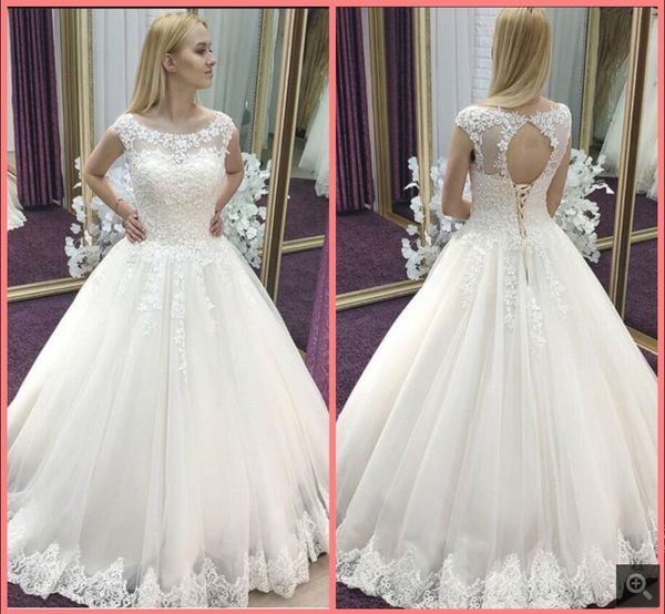 2021 vestido de festa white tulle ball gown wedding dresses beaded lace appliques princess puffy cap sleeve elegant bridal gowns hollow back
2021 vestido de festa white tulle ball gown wedding dresses beaded lace appliques princess puffy cap sleeve elegant bridal gowns hollow back