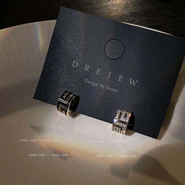 real gold plated 925 silver needle asymmetric simple geometric c- shaped earrings south korea dongdaemun dignified hollow earrings for women, Golden;silver
real gold plated 925 silver needle asymmetric simple geometric c- shaped earrings south korea dongdaemun dignified hollow earrings for women, Golden;silver