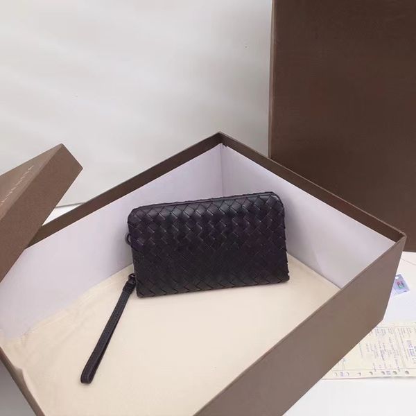 summer arrival 7 stars quality original newzealand cowhide wallet zipper around purse wrist bags boar leather bag card holder case, Red;black
summer arrival 7 stars quality original newzealand cowhide wallet zipper around purse wrist bags boar leather bag card holder case, Red;black