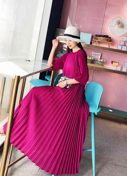 dress big plait fold loose long with half sleeves solid hand pleats beading, Black;gray
dress big plait fold loose long with half sleeves solid hand pleats beading, Black;gray