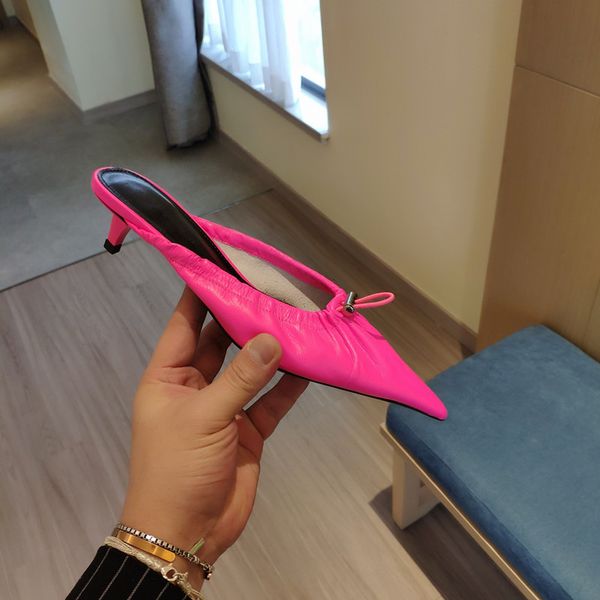 2021 women brand kitten heel slippers pointed toes ladies dress shoes genuine leather muller slipper fashion loafers, Black
2021 women brand kitten heel slippers pointed toes ladies dress shoes genuine leather muller slipper fashion loafers, Black