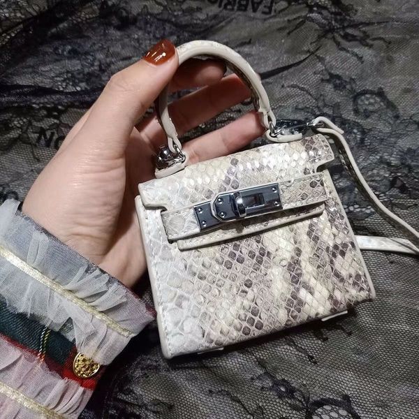 women's 2021 new snake pattern makeup personalized one shoulder messenger mini bag
women's 2021 new snake pattern makeup personalized one shoulder messenger mini bag