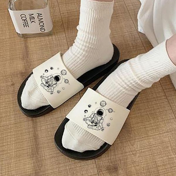 slippers casual flip flops slide sandals korean version indoor slipper astronaut print 2021 summer women shoes, Black
slippers casual flip flops slide sandals korean version indoor slipper astronaut print 2021 summer women shoes, Black