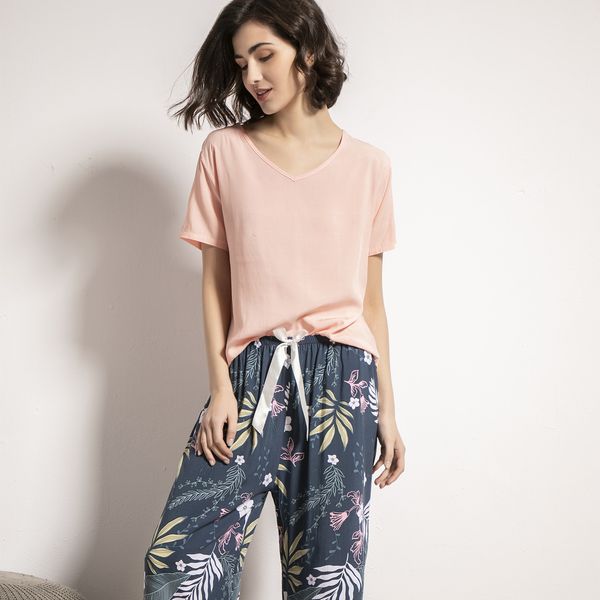 summer 2021 new womens v-neck big leaf printed pajamas suit ladies cotton silk simple style pajamas loose soft homewear women, Black;red
summer 2021 new womens v-neck big leaf printed pajamas suit ladies cotton silk simple style pajamas loose soft homewear women, Black;red
