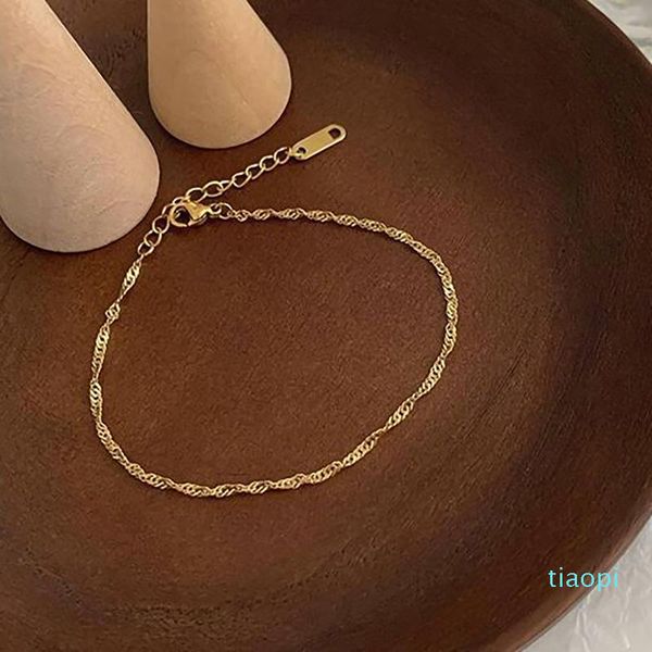 2021 korean fashion thin water-wave gold bracelets for girl tarnish anti-allergy stainless steel chain bangle, Black
2021 korean fashion thin water-wave gold bracelets for girl tarnish anti-allergy stainless steel chain bangle, Black