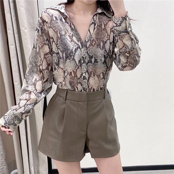 za 2021 fashion womens vintage pu leather high waist undefined drapped trousers female office wear shorts, White;black
za 2021 fashion womens vintage pu leather high waist undefined drapped trousers female office wear shorts, White;black