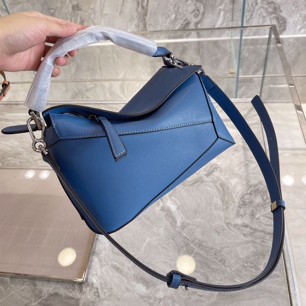 2021 fashion cow leather woven lady shoulder bags temperament leisure business lattice bag hardware buckle handbags messenger plain crossbod
2021 fashion cow leather woven lady shoulder bags temperament leisure business lattice bag hardware buckle handbags messenger plain crossbod