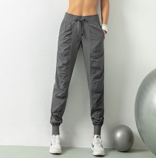 fabric drawstring running sport joggers women quick dry athletic gym fitness sweatpants with two side pockets, Black;white
fabric drawstring running sport joggers women quick dry athletic gym fitness sweatpants with two side pockets, Black;white