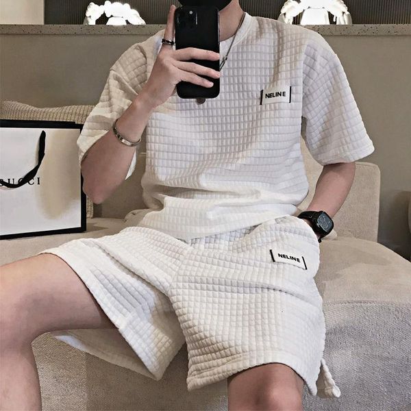 plaid 2 piece set men fashion short sleeve t-shirt black white summer tracksuit for tshirt+ moda hombre 2021 men's tracksuits, Gray
plaid 2 piece set men fashion short sleeve t-shirt black white summer tracksuit for tshirt+ moda hombre 2021 men's tracksuits, Gray
