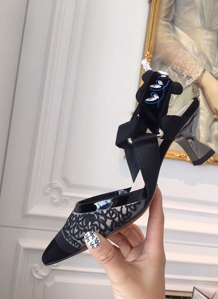 2021 good quality fashion women luxurys designers shoes designer sandals womens luxury high heels sandal dress shoess with box size 35-41 -e, Black
2021 good quality fashion women luxurys designers shoes designer sandals womens luxury high heels sandal dress shoess with box size 35-41 -e, Black