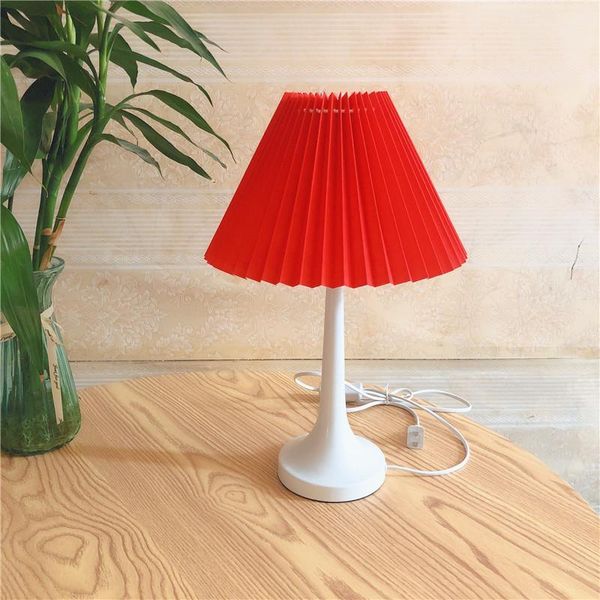 korean retro ins el bedroom abajur home stay creative desk lamp modern pleated iron bedside decorative table lamps
korean retro ins el bedroom abajur home stay creative desk lamp modern pleated iron bedside decorative table lamps