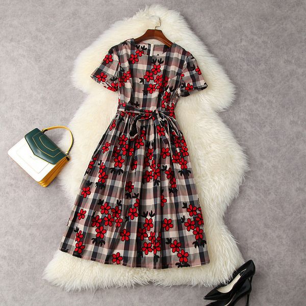 2021 summer short sleeve round neck red plaid print cotton floral embroidery belted mid-calf dress elegant casual dresses 21w2112262, Black;gray
2021 summer short sleeve round neck red plaid print cotton floral embroidery belted mid-calf dress elegant casual dresses 21w2112262, Black;gray