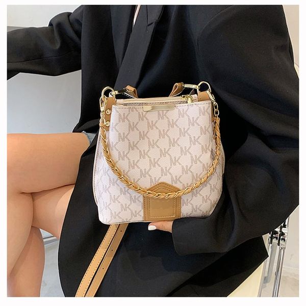 evening bags thick chain ladies hand bag elegant shoulder women fashion trend crossbody pu leather handbag female
evening bags thick chain ladies hand bag elegant shoulder women fashion trend crossbody pu leather handbag female