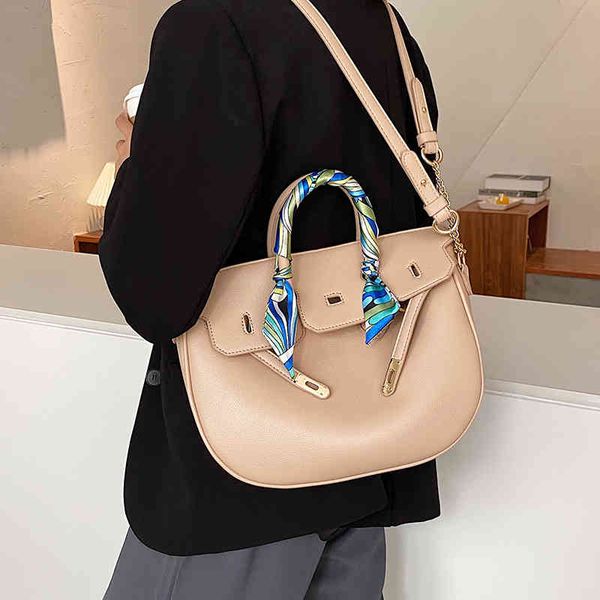 simple large capacity women's new fashion versatile handbag net red one shoulder messenger bag
simple large capacity women's new fashion versatile handbag net red one shoulder messenger bag