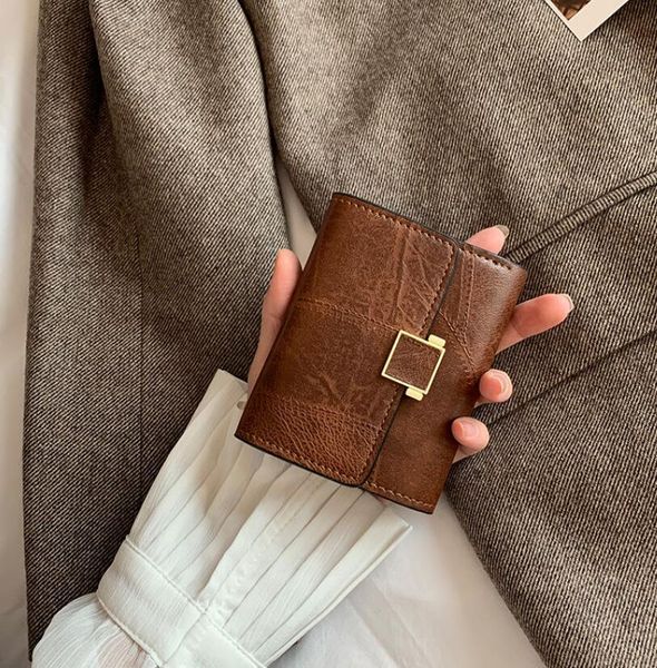 classic retro short wallets women simple metal buckle multi-card wallet ladies credit card p bit coin purse designer brand female clutch bag, Red;black
classic retro short wallets women simple metal buckle multi-card wallet ladies credit card p bit coin purse designer brand female clutch bag, Red;black